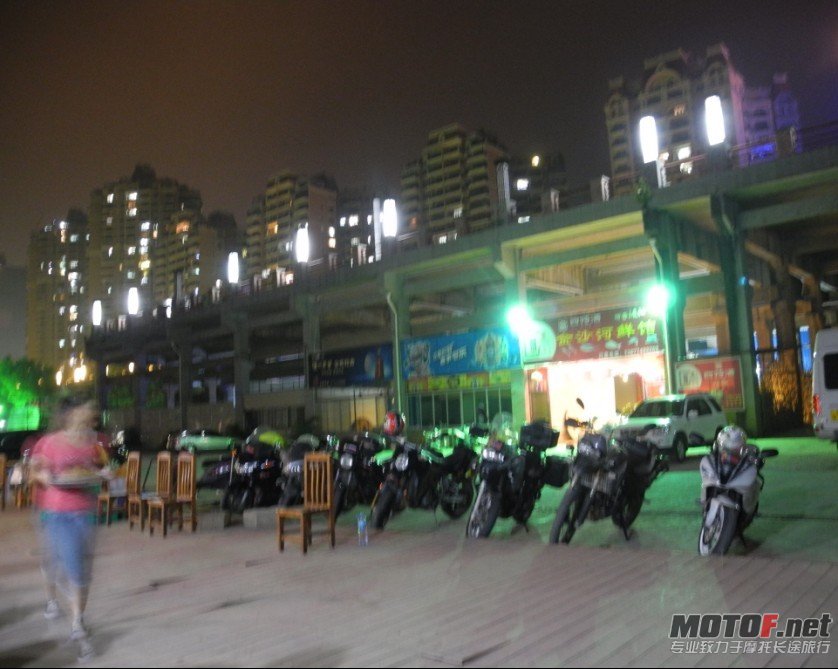 部分车停在了酒店