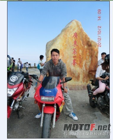 本人征婚照一张~哈哈