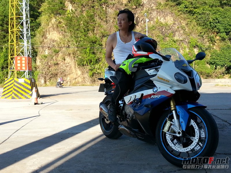 800BMWMOTO.jpg