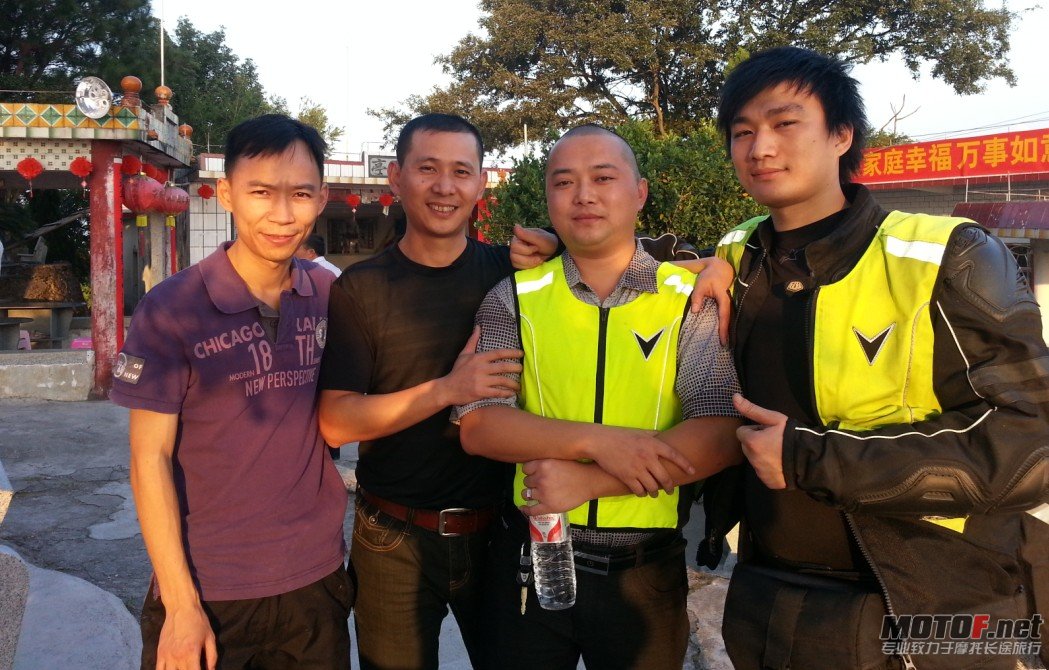 QQ截图20121013212356.jpg