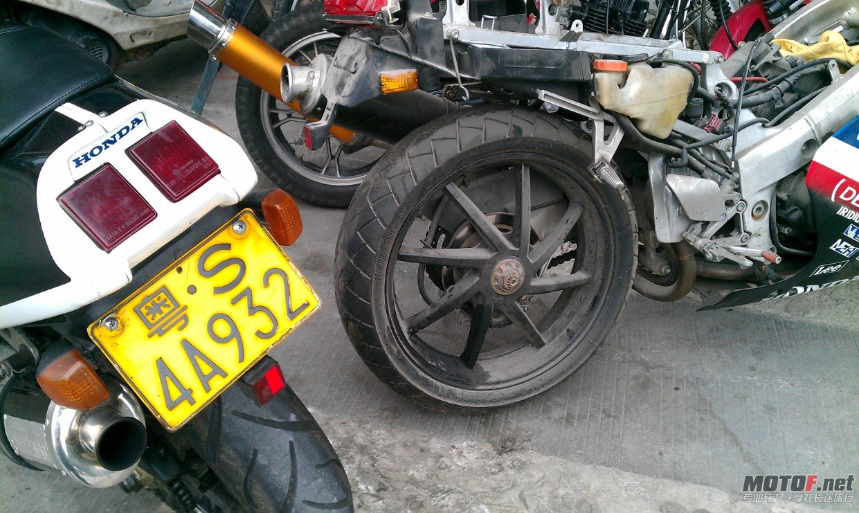 QQ截图20121118220416.jpg