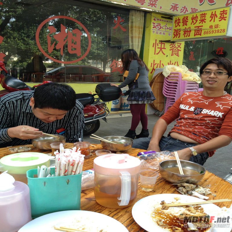 食饱早餐出发