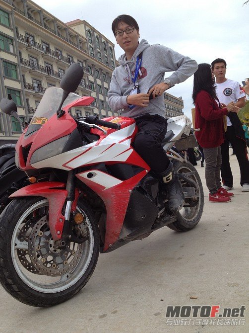 psbCACZ76UX.jpg