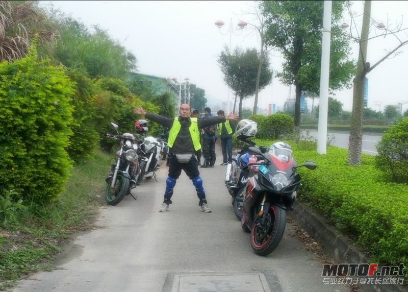 回途半路抽根烟！