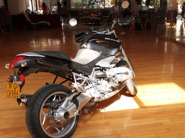 1200r1.jpg