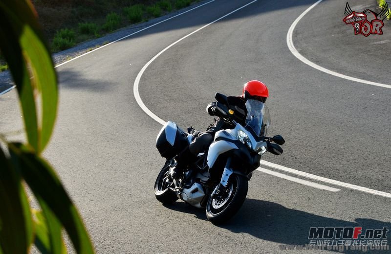 2013_Ducati_Multistrada1200S_Touring_TOR (2)[1].jpg