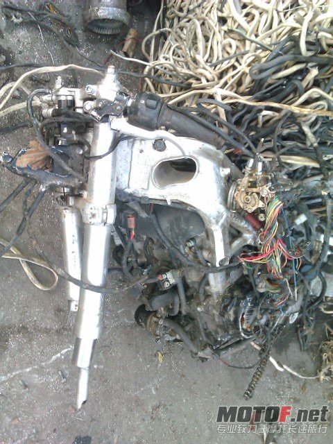 铃木GSX-R750尸体
