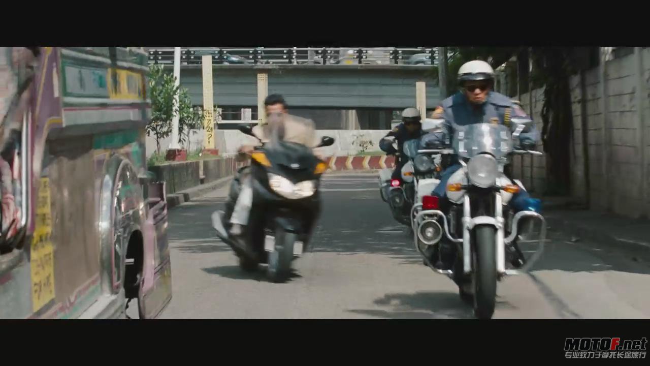 [电影天堂www.dy2018.net].谍影重重4.720p.BD中英双字幕_2012122213220.JPG
