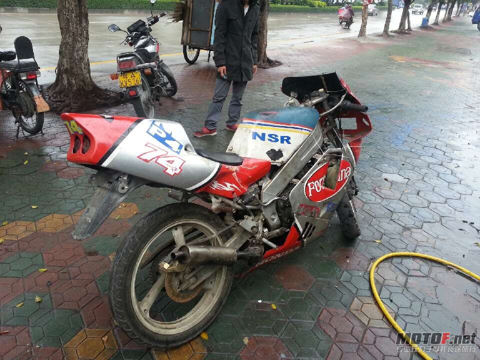 后右.jpg