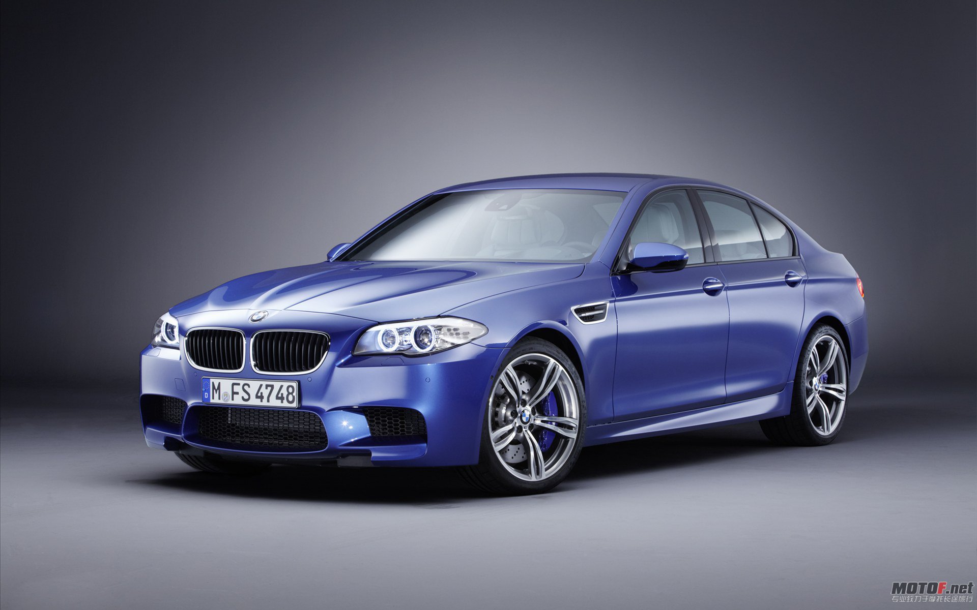 bmw-m5-saloon-2012-widescreen-34[1].jpg