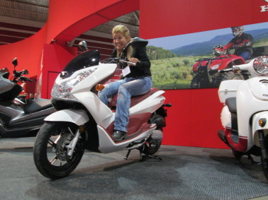 Calgary-Motorcycle-Show-2013-10-378x283.jpg