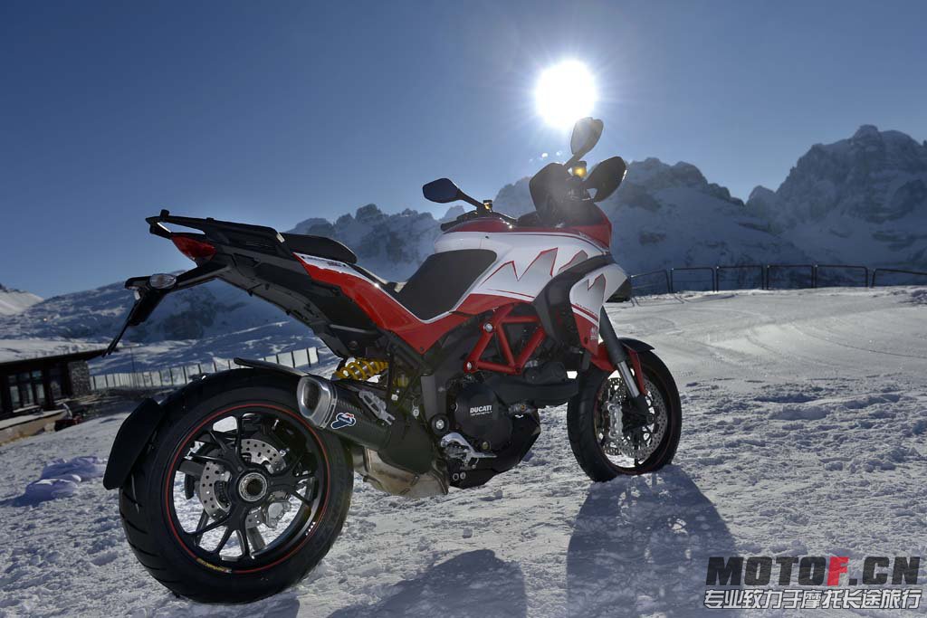 011813-2013-ducati-multistrada-1200-s-dolomites-peak-edition-21.jpg