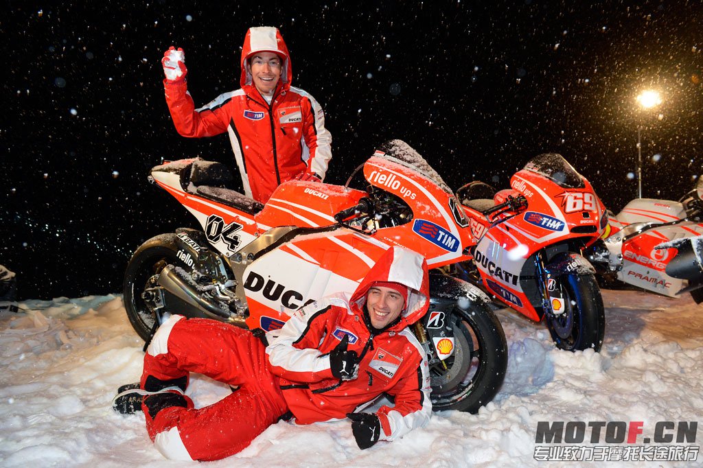011513-ducati-desmosedici-gp13-dovizioso-hayden-3.jpg