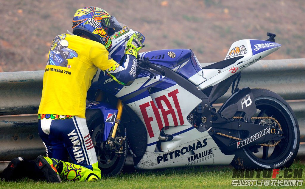 081012-rossi-yamaha-motogp.jpg