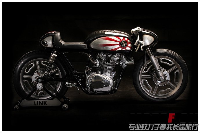 15_01_2013_fred_krugger_hinda_450_cafe_racer_01.jpg