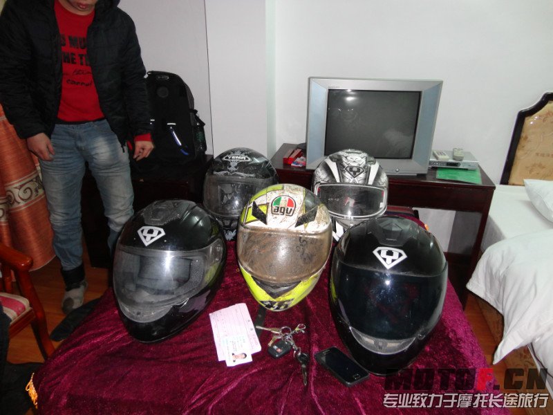 到仁化已经4点多了,个个一身都是泥 正在休整 