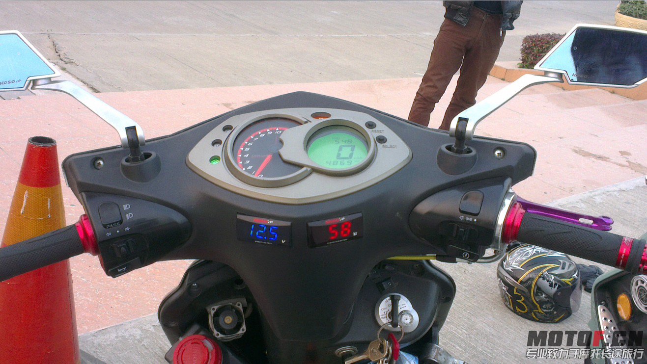 QQ截图20130128230136.jpg