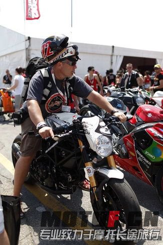 world-ducati-week-2012-paddock_10[1].jpg