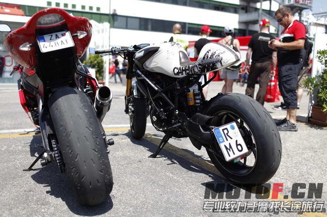 world-ducati-week-2012-paddock_9[1].jpg