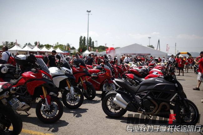 world-ducati-week-2012-paddock_5[1].jpg