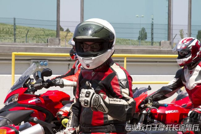 world-ducati-week-2012-paddock_2[1].jpg