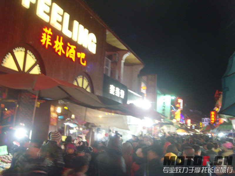 酒吧是西街的一大特色