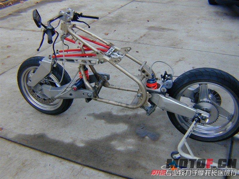 145149rmfxc18rqr93u9zz_jpg_thumb.jpg