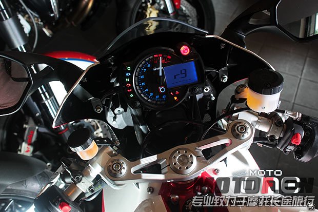 bimota_tesi_3d_09.jpg