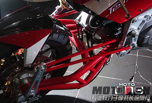 bimota_tesi_3d_17.jpg