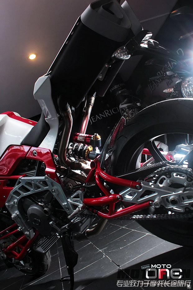 bimota_tesi_3d_19.jpg