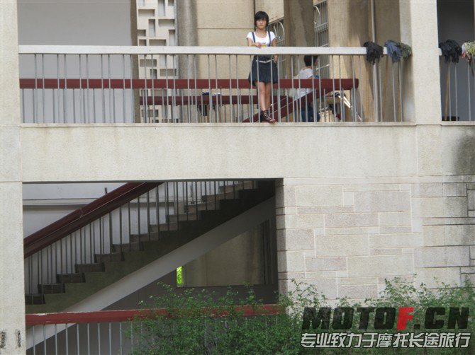进图书室也要刷卡我如何混进去