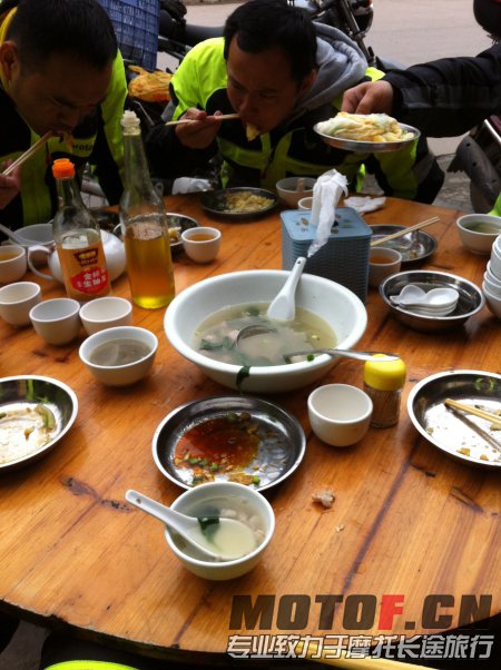 早餐拉肠粉