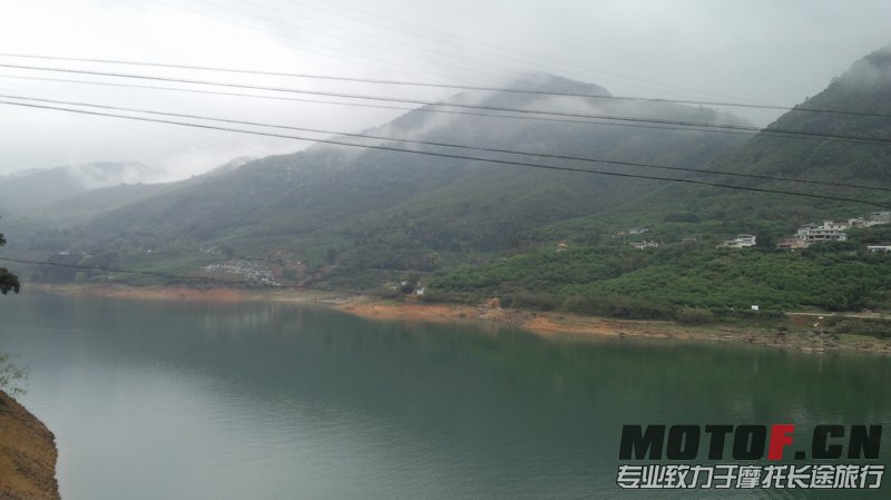 美丽的桥边风景
