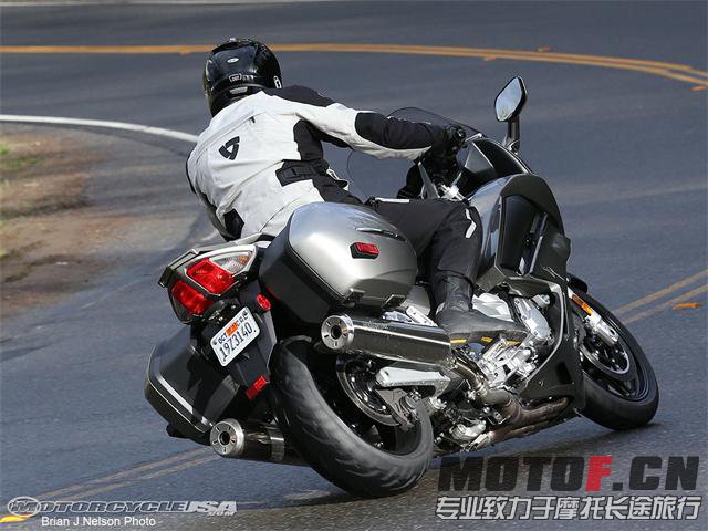 2013-Yamaha-FJR1300-10.jpg