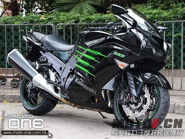 2013_KAWASAKI_ZZR1400_04.JPG
