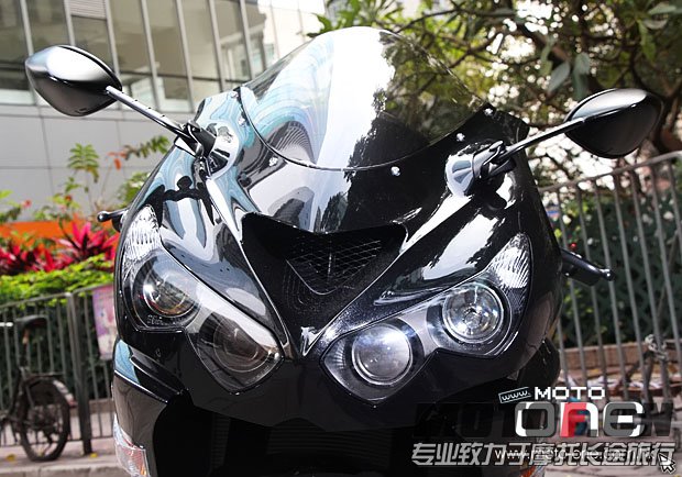 2013_KAWASAKI_ZZR1400_06.JPG