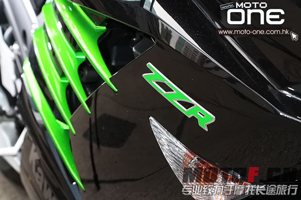 2013_KAWASAKI_ZZR1400_07.JPG