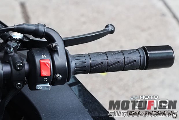 2013_KAWASAKI_ZZR1400_12.JPG