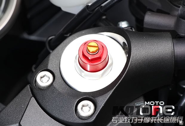 2013_KAWASAKI_ZZR1400_16.JPG
