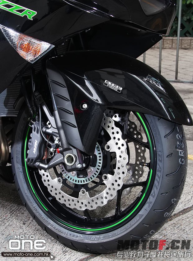 2013_KAWASAKI_ZZR1400_20.JPG