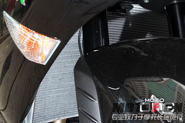 2013_KAWASAKI_ZZR1400_21.JPG