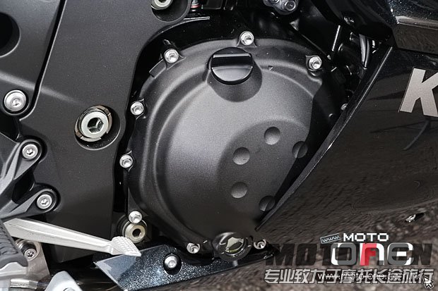 2013_KAWASAKI_ZZR1400_26.JPG