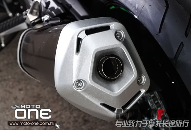 2013_KAWASAKI_ZZR1400_29.JPG