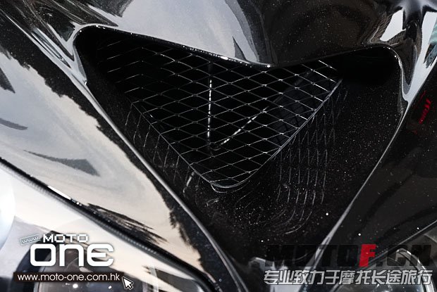 2013_KAWASAKI_ZZR1400_39.JPG