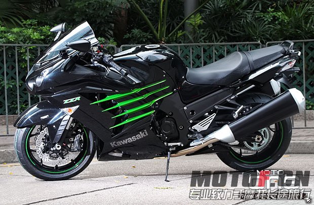 2013_KAWASAKI_ZZR1400_40.JPG