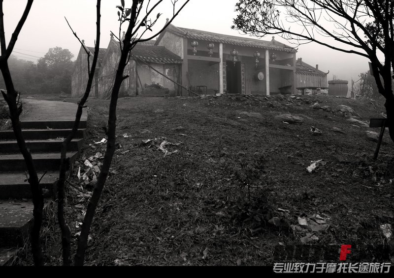 望军山仙庙，据说有100年的历史