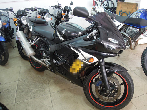R6右1.jpg
