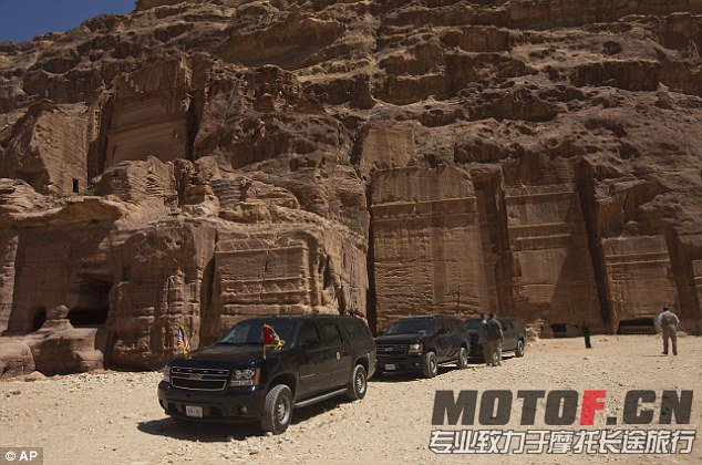article-0-18E04065000005DC-664_634x420.jpg