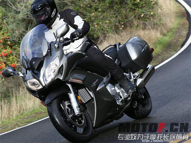 2013-Yamaha-FJR1300-14.jpg