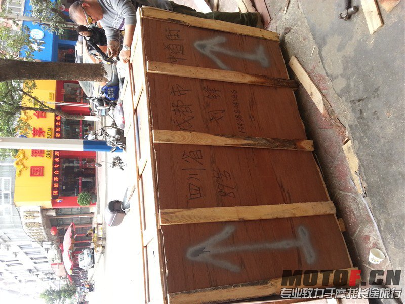 psbCALUYVR9.jpg